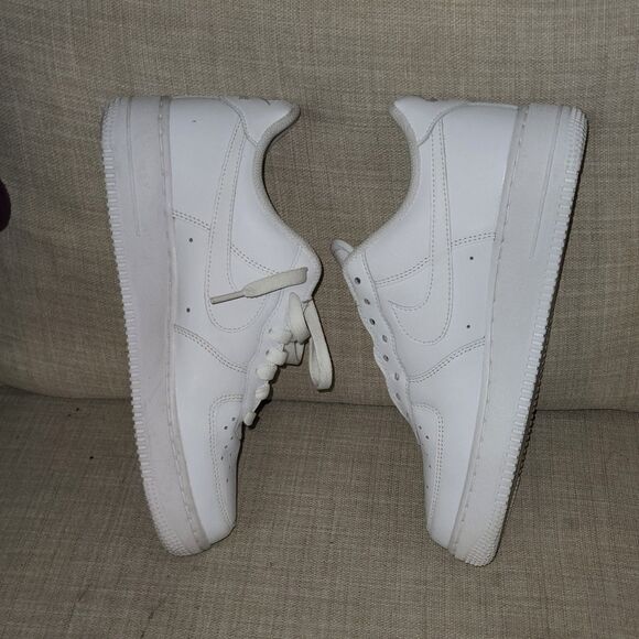 Nike Air Force 1  Low Top Shoe Triple White US Size 7.5 main image 7